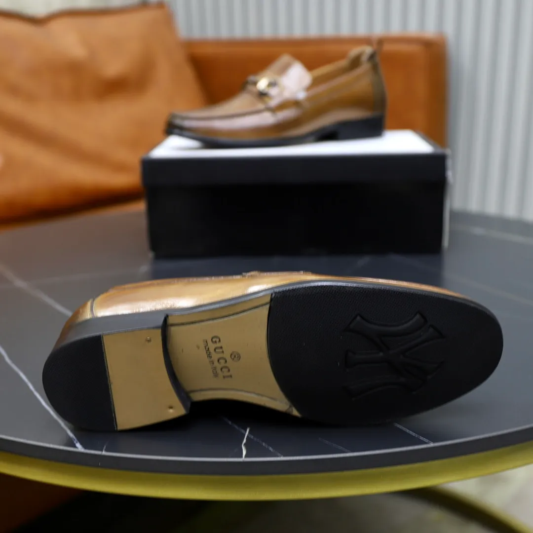 Men's shoes: 250🙅‍♂️🙅‍♂️🙅‍♂️Niuli Brand: GUCCI Size: 38-44 (45 can be customized) Level: Counter classic Material: Original soft cowhide upper Comfortable cowhide lining Original lightweight outsole Style category: Business casual footwear Driving leather shoes Color: Actual picture color